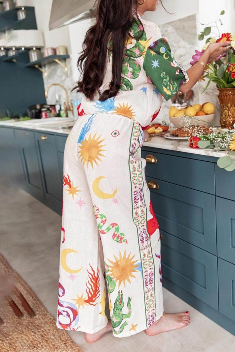 Conjunto de camisa holgada de manga corta con estampado único y pantalones con cintura elástica