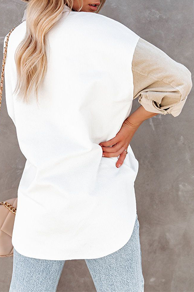 Blusa informal con cuello vuelto, hebilla y bolsillo de patchwork en contraste