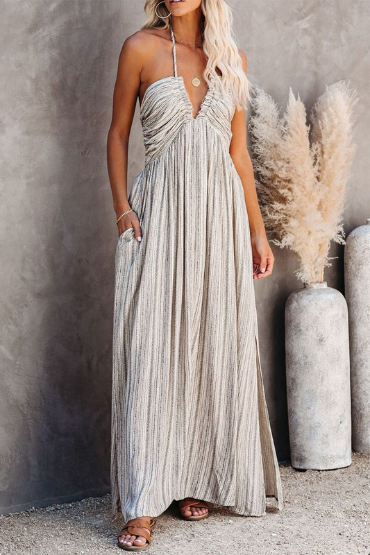 Vestidos casuales con falda pastel, cuello halter y abertura en la parte posterior a rayas