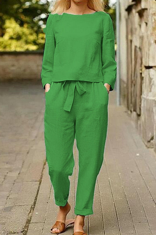 Conjunto informal de dos piezas con cuello redondo, manga larga y color liso