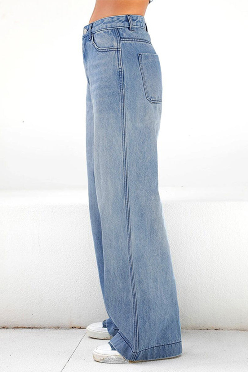 Vaqueros rectos de mezclilla con parches lisos de calle