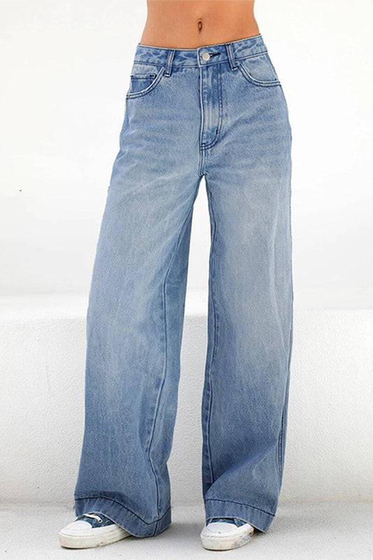 Vaqueros rectos de mezclilla con parches lisos de calle