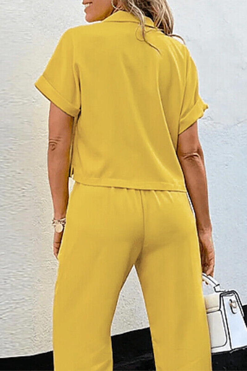 Camisa informal de dos piezas con cuello y hebilla de bolsillo liso y manga corta