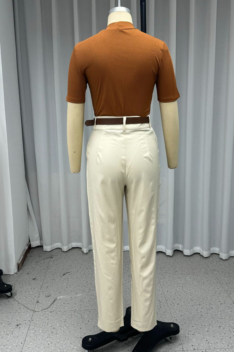 Conjunto informal de dos piezas con cuello alto, manga corta y botones en los bolsillos