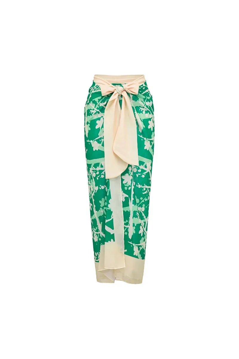 Traje de baño de una pieza con estampado verde y apliques florales