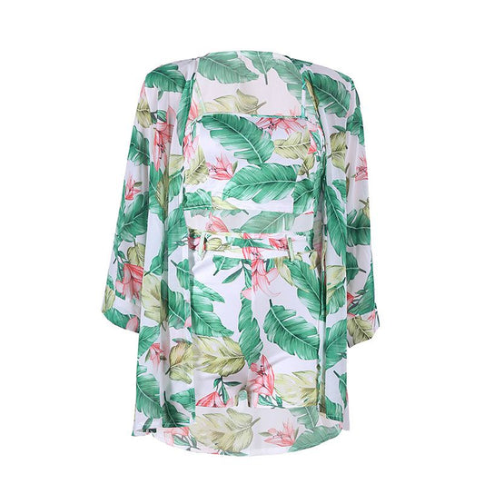 Conjunto informal de tres piezas con estampado de hojas y estampado de vacaciones, camisola de gasa y pantalones cortos
