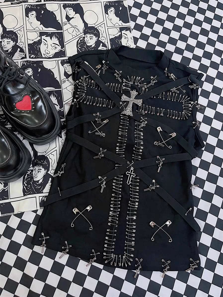Crewneck sleeveless cross applique top | Festival Outfits Women