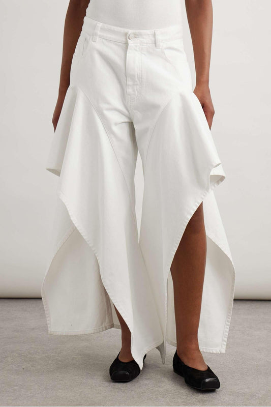 Vaqueros de tiro medio y pierna ancha con volantes