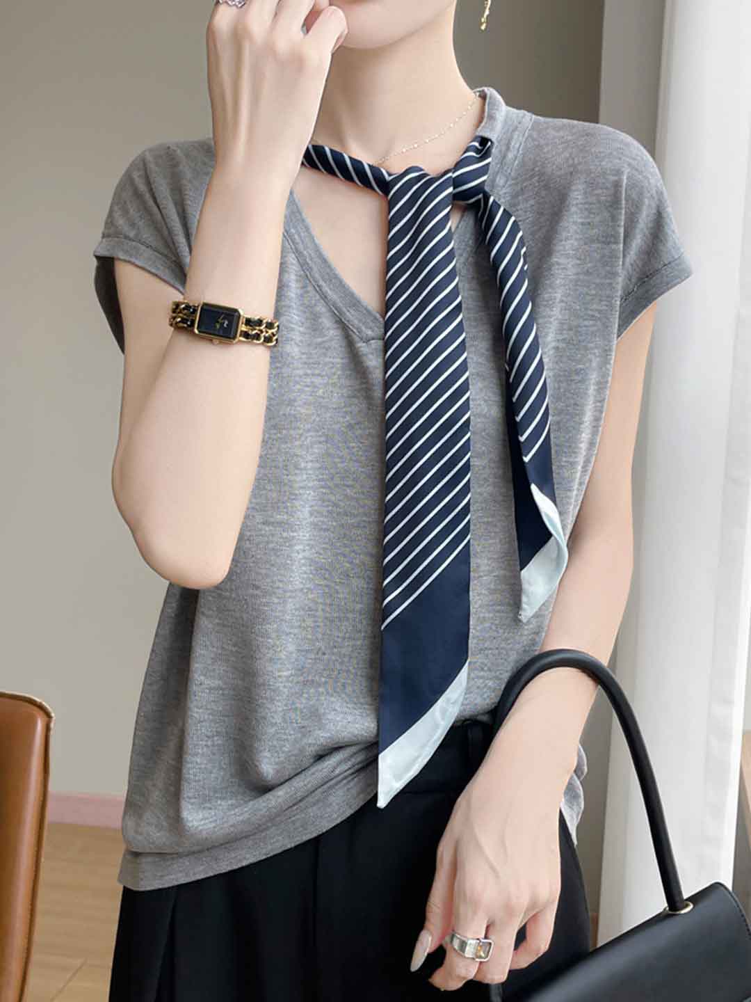 Valeria Loose V-Neck Solid Color Knitted Top