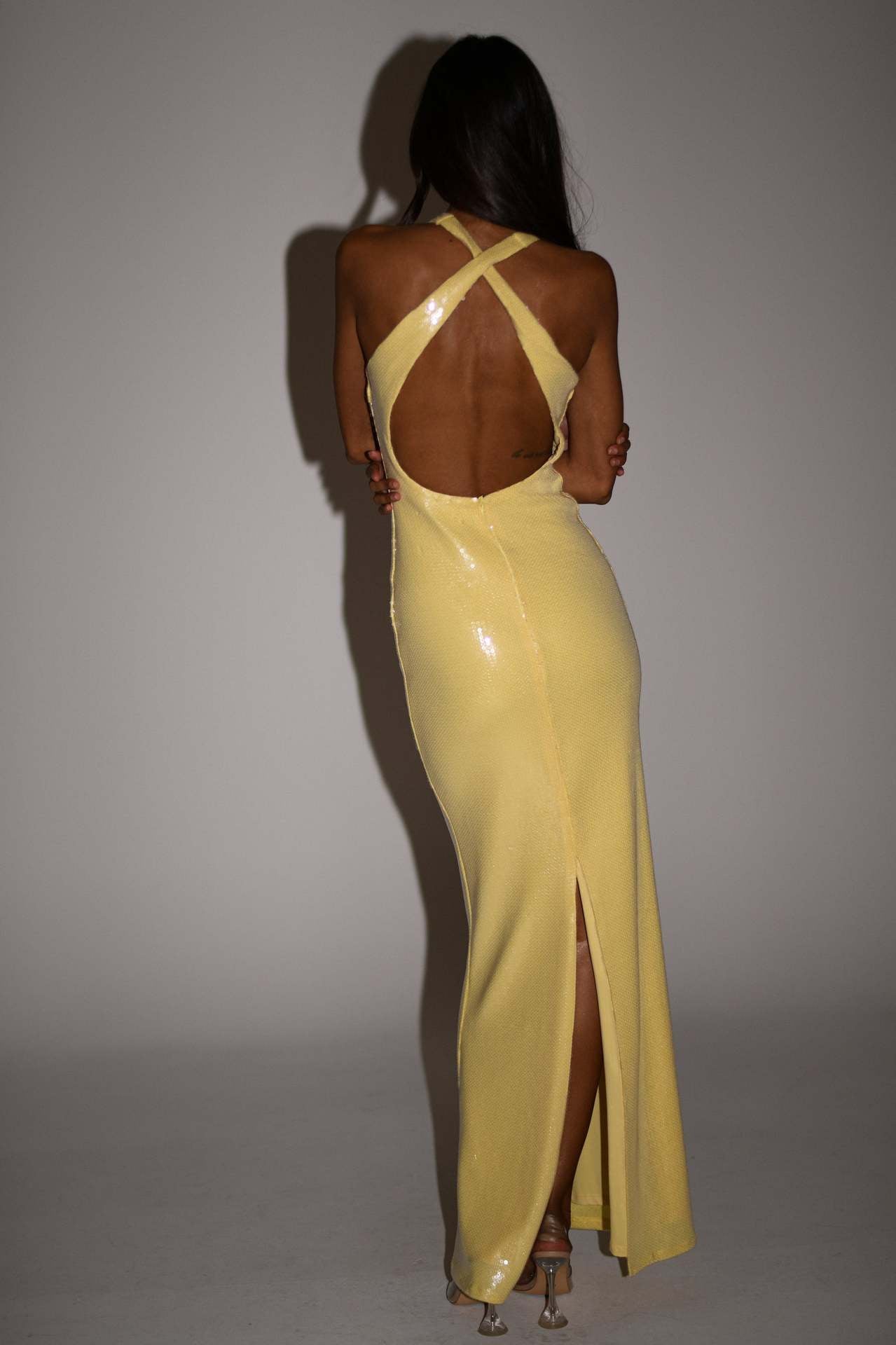 Vestido maxi sexy con escote halter y abertura alta