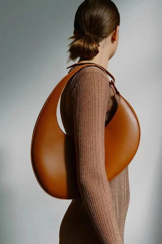 Bolso de hombro estilo hobo en forma de media luna con diseño de nicho italiano