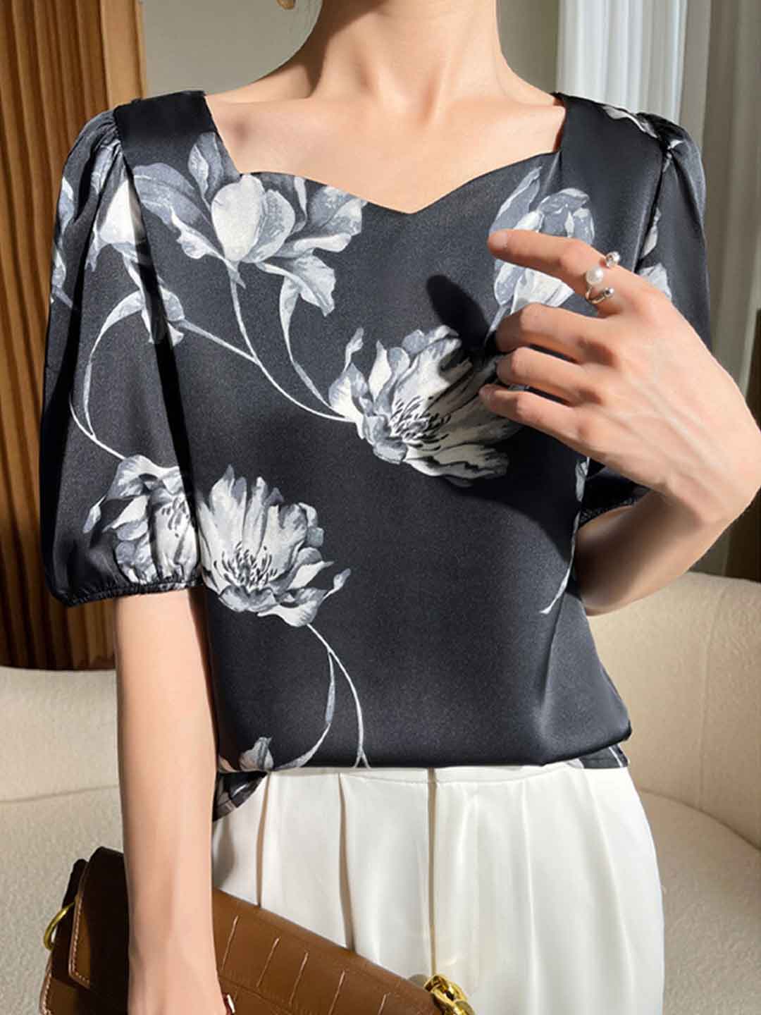 Kylie Loose V-Neck Printed Shirt
