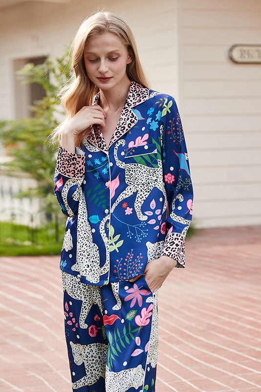 Conjunto de pijama con estampado de leopardo de las nieves azul