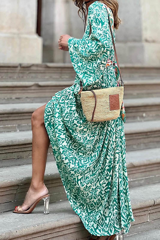 Vestido midi floral con cuello en V de verano