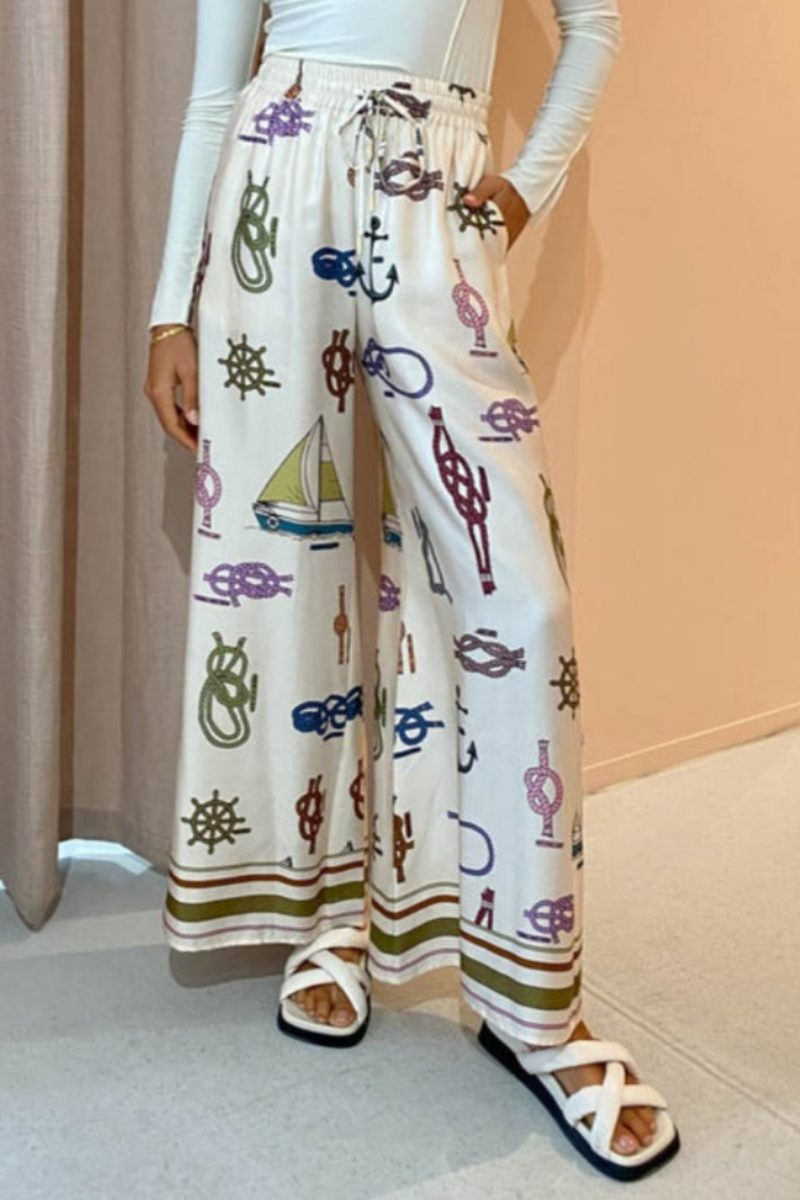 Conjunto de pantalón con motivos náuticos dibujados a mano