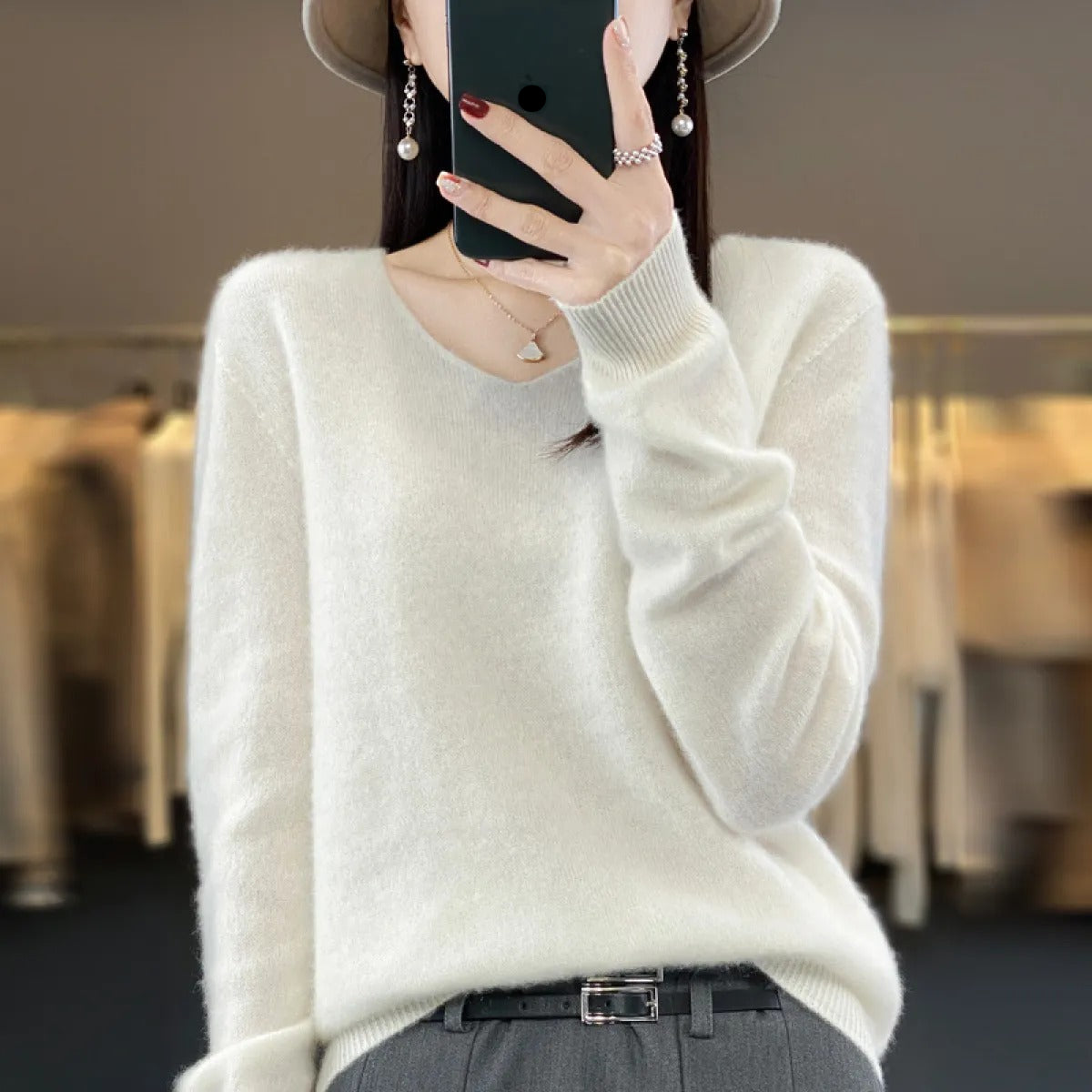 Jersey de punto blanco de cuello ancho para mujer, moderno y elegante | Ideal para otoño/invierno
