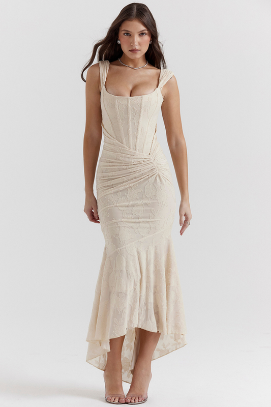 Vestido largo beis con corsé fruncido de Octavie