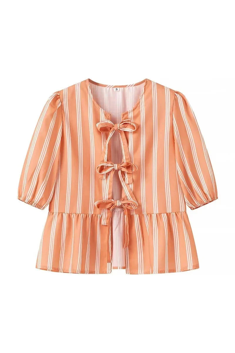 Blusa de rayas con mangas abullonadas y lazos peplum