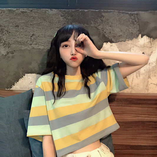 Camiseta informal holgada de manga corta con rayas arcoíris para mujer