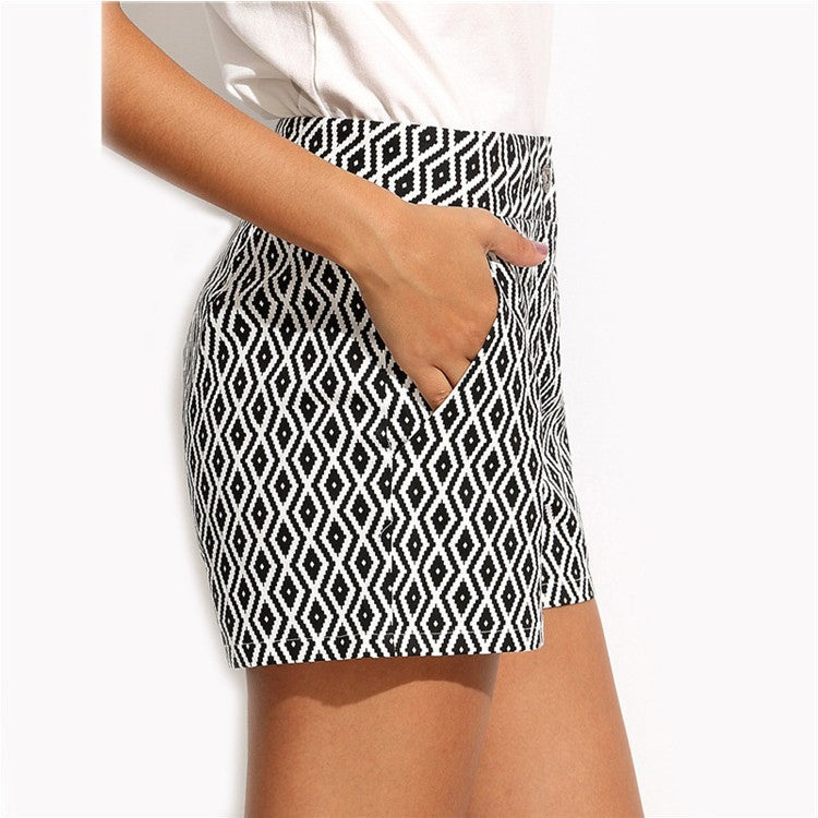 Pantalones cortos casuales de cintura media sin cinturón con rayas onduladas blancas y negras para mujer