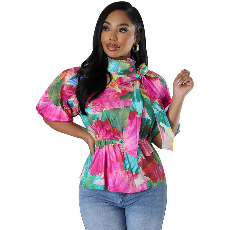 Blusa informal de manga corta con cuello alto, estampado floral y cordones para mujer