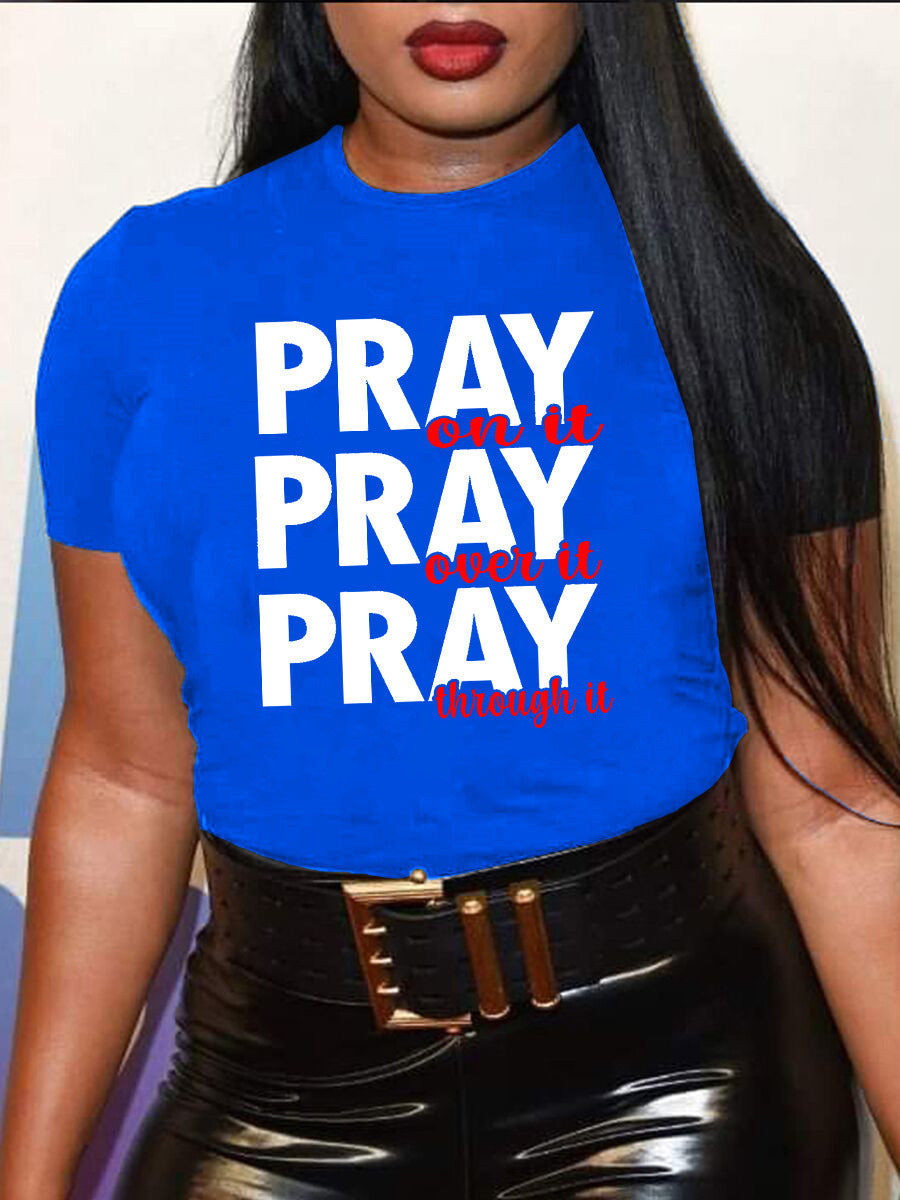 Camiseta informal holgada de talla grande para mujer, cuello redondo, manga corta, estampado gráfico de palabra "pray"