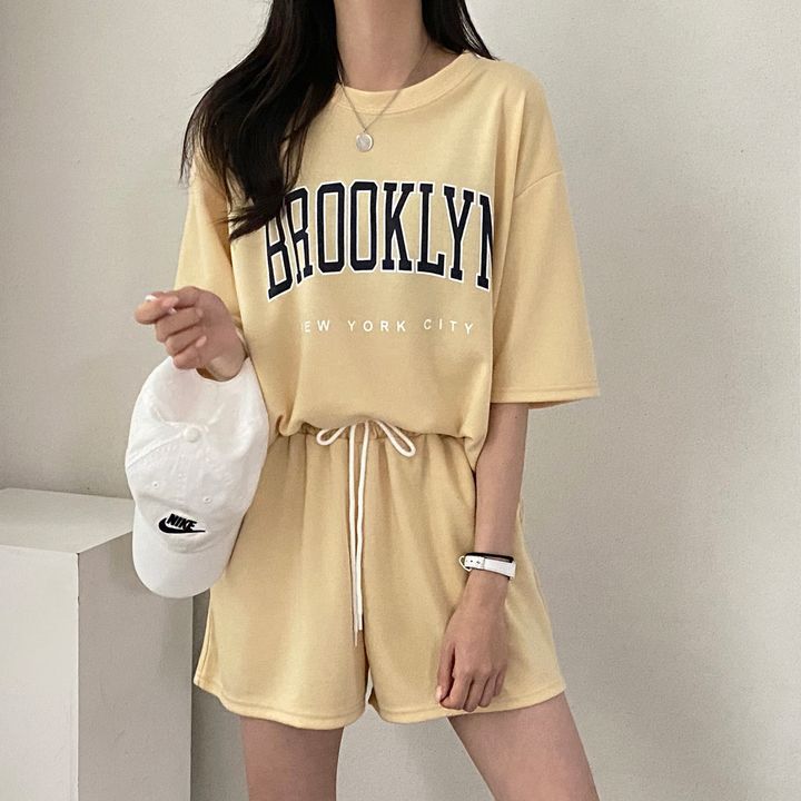 Conjunto de dos piezas de camiseta de manga corta con estampado de letras para mujer