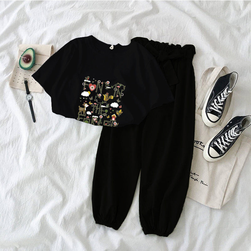 Conjunto de dos piezas de camiseta y pantalones deportivos de manga corta con cuello redondo y color liso para mujer