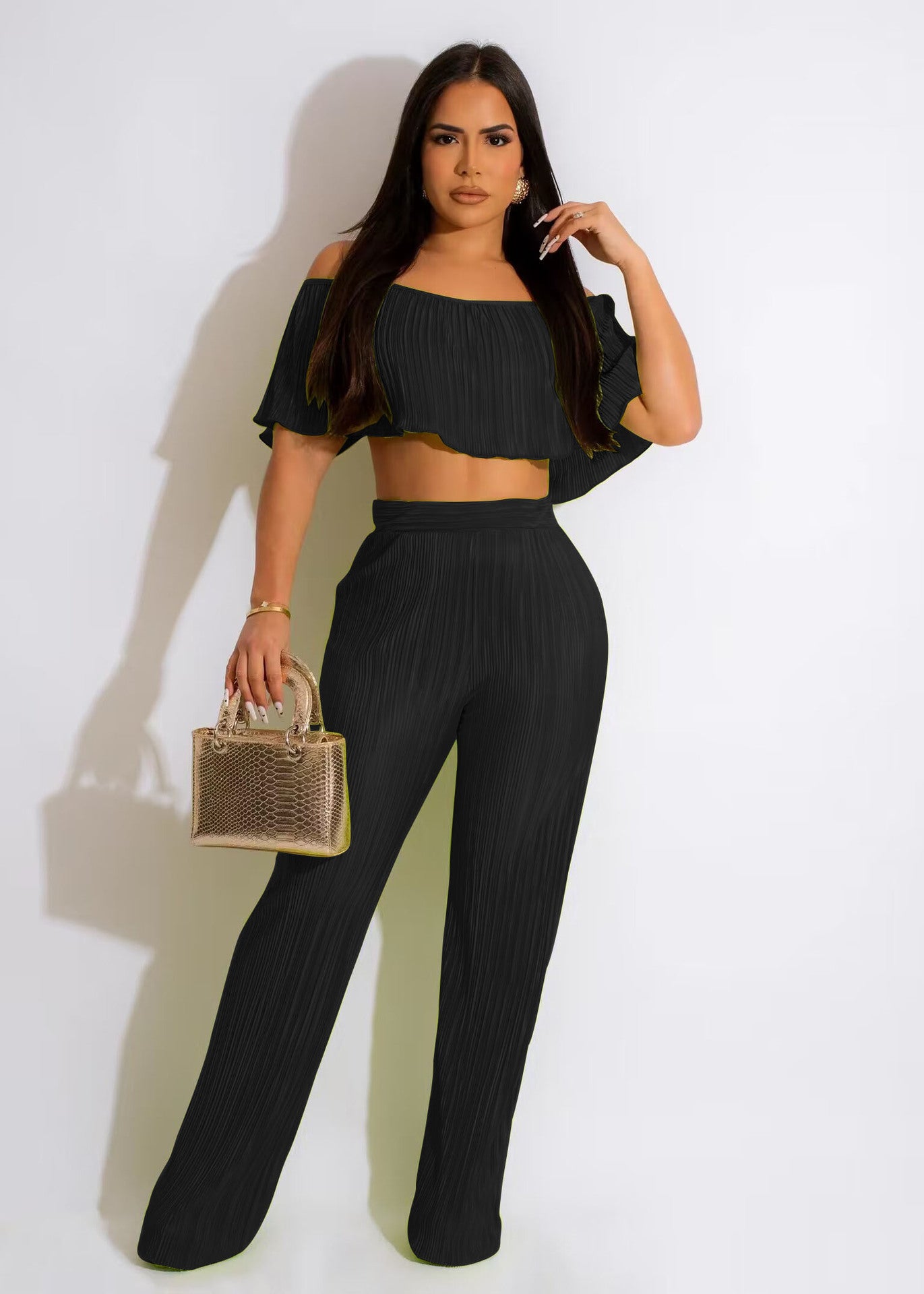 Conjunto de dos piezas de top corto con hombros descubiertos y pantalones casuales de manga corta de color liso para mujer