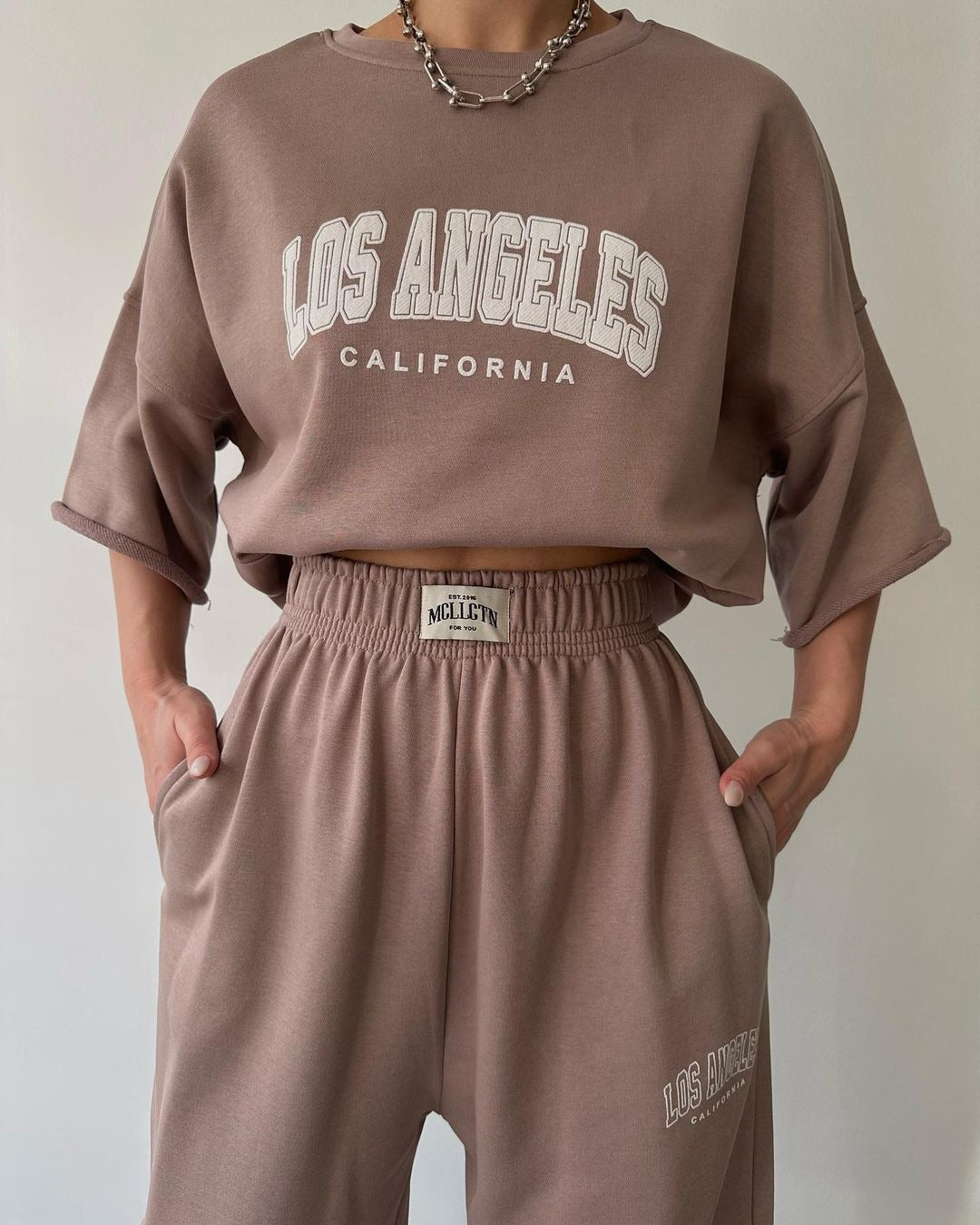 Conjunto de sudadera y pantalones de manga corta con estampado de letras y nombre de ciudad para mujer