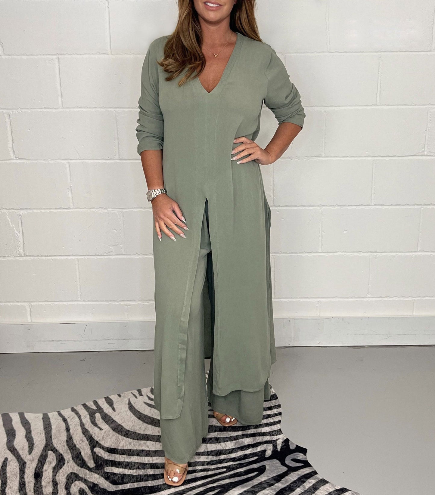 Conjunto de dos piezas de pantalón ancho y top con abertura y escote en V informal de color liso para mujer