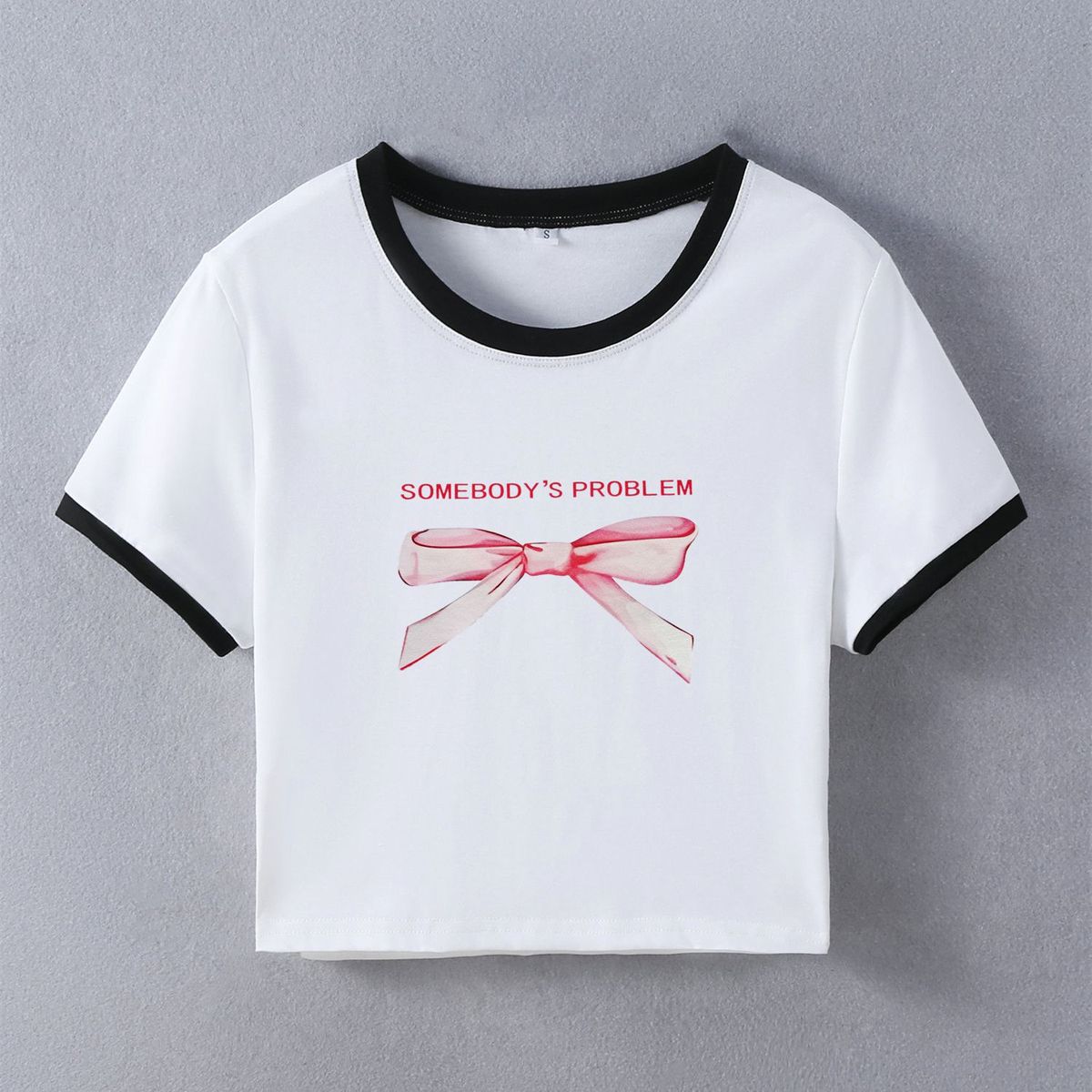 Camiseta corta de manga corta con cuello redondo y estampado de lazo informal de verano para mujer
