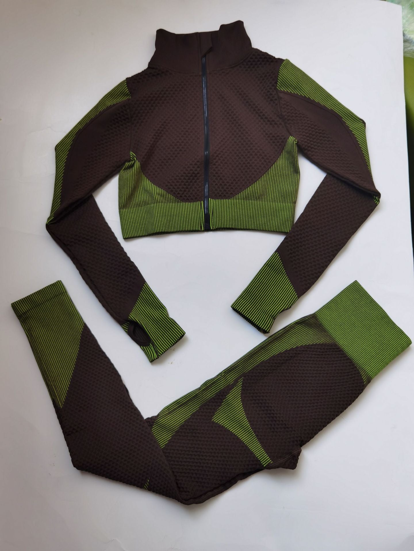 Conjunto de dos piezas de top deportivo informal de manga larga y pantalones de yoga ajustados para mujer