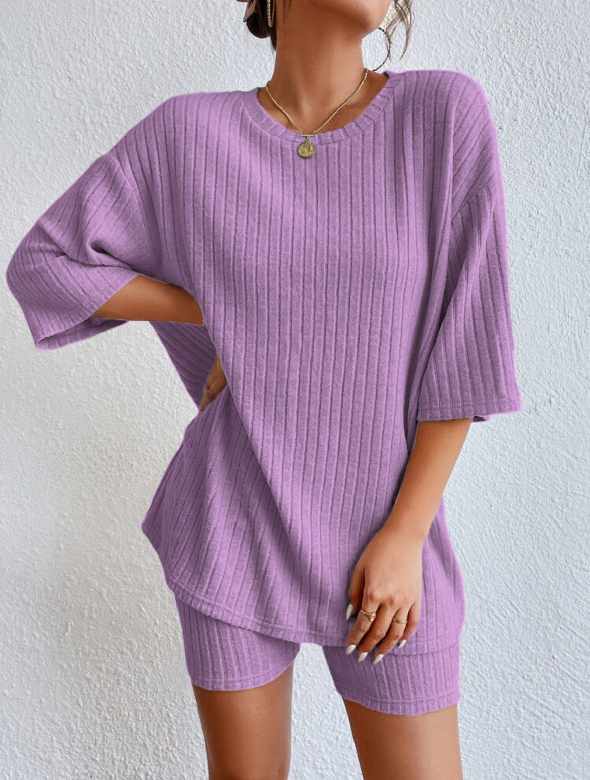 Conjunto de dos piezas de top y pantalones cortos de manga corta de punto acanalado de color liso informal para mujer