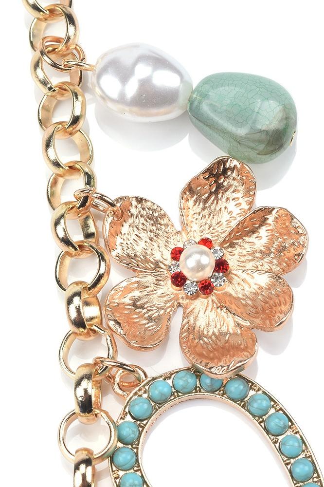 Collar con múltiples colgantes de cristal