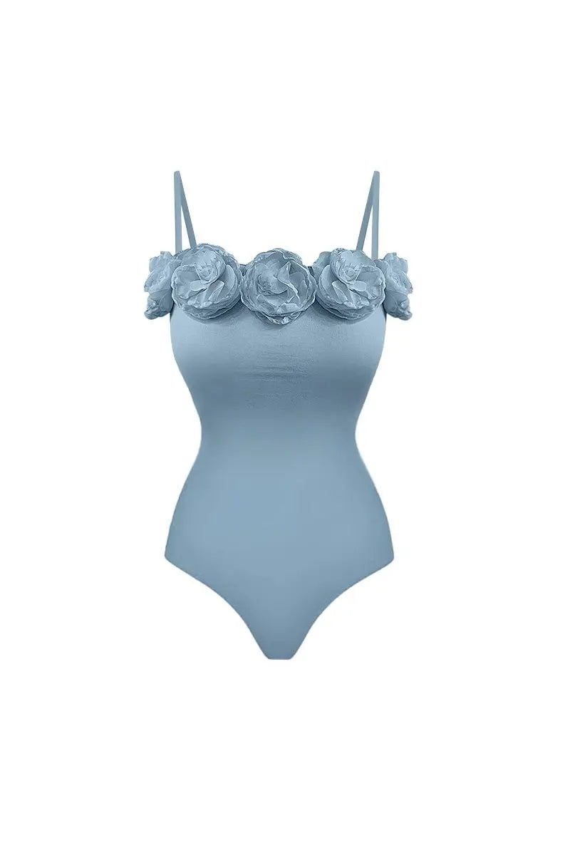 Traje de baño estilo francés con apliques florales hechos a mano