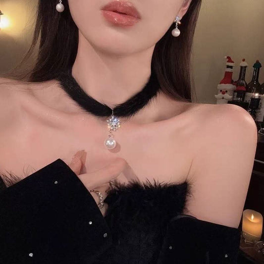 Fluffy faux pearl decor choker necklace | Festival Outfits Women