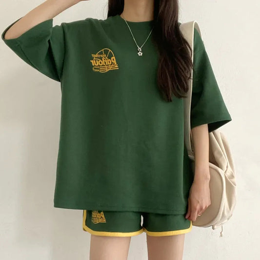Conjunto de dos piezas de camiseta de manga corta con estampado informal y pantalones cortos holgados para mujer
