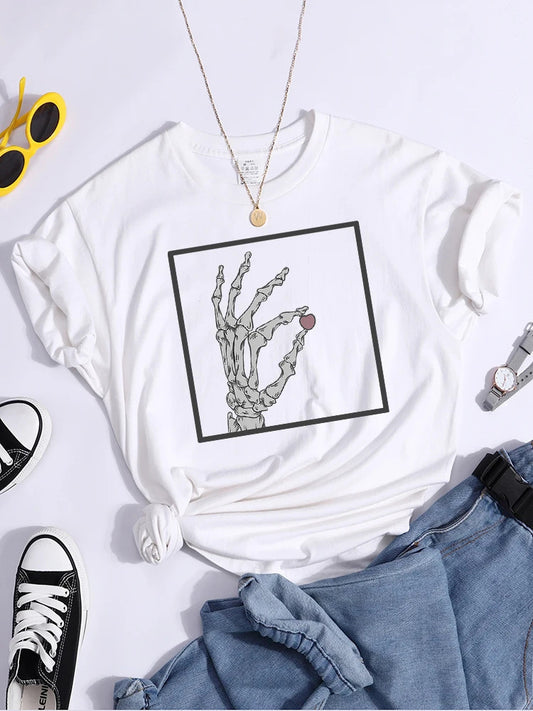 Camiseta informal de manga corta con cuello redondo y estampado de calavera para mujer