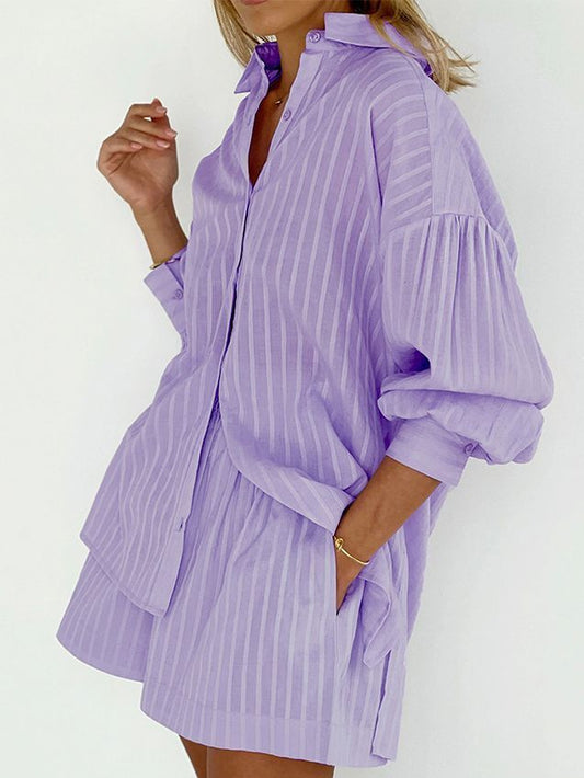 Conjunto de dos piezas de camisa y pantalones cortos de manga larga a rayas informales a la moda para mujer