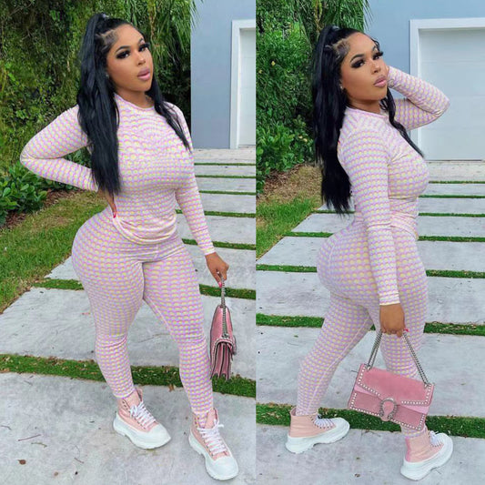 Conjunto de dos piezas de top y pantalones ajustados de manga larga con cuello redondo y estampado de talla grande para mujer