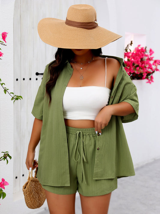 Conjunto de dos piezas de blusa informal de manga corta con solapa y pantalones cortos de pierna ancha para mujer, talla grande