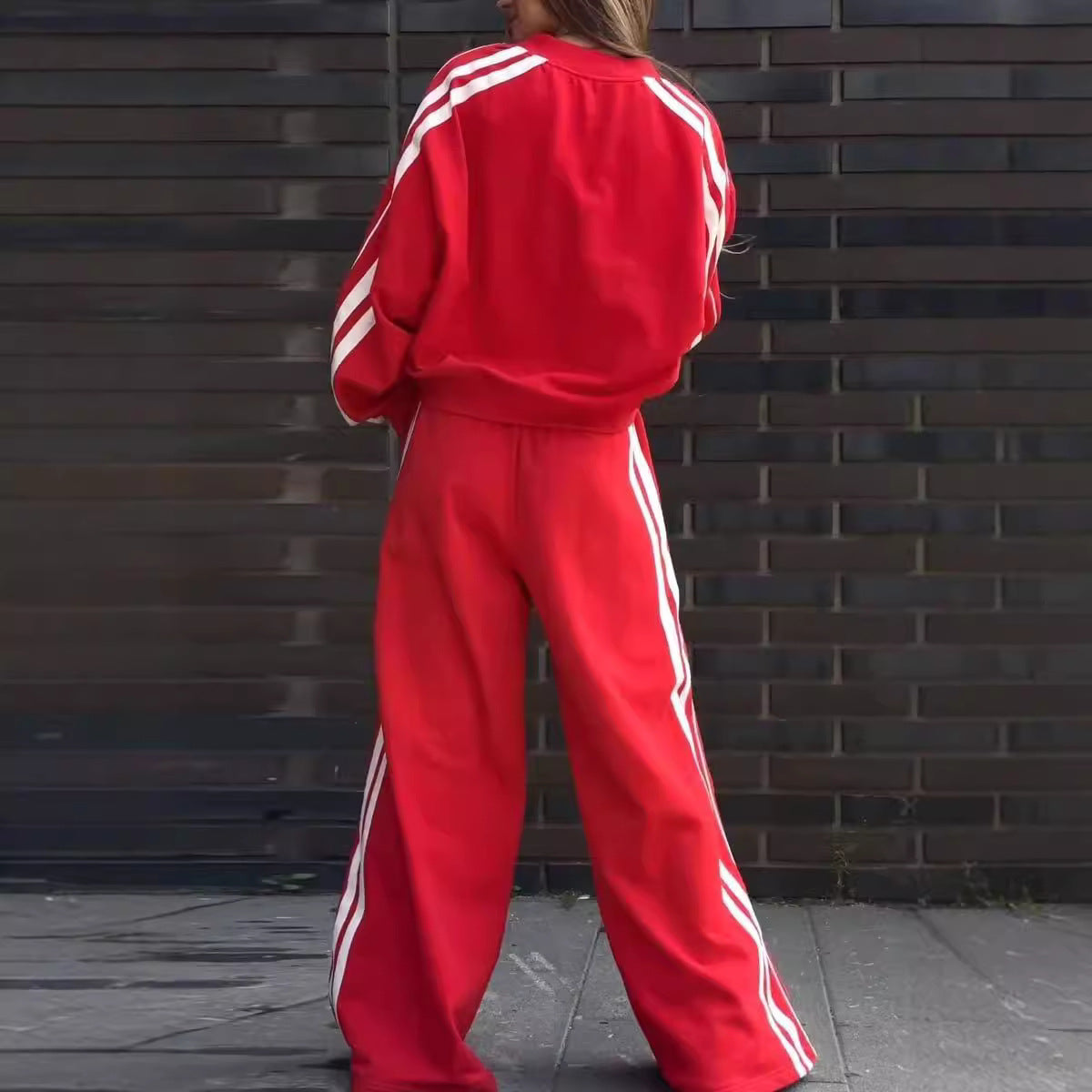 Conjunto deportivo informal de otoño e invierno con sudadera y pantalones a rayas con cuello en V y manga larga