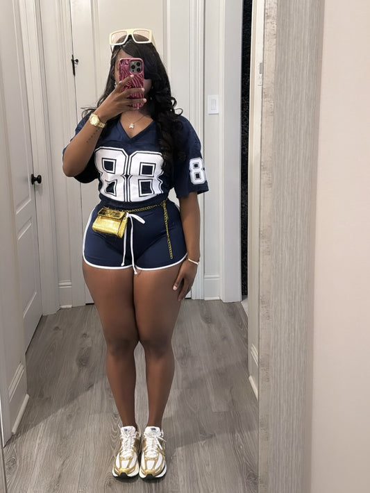 Conjunto de dos piezas de top y pantalones cortos de manga corta con estampado digital y cuello en V para mujer