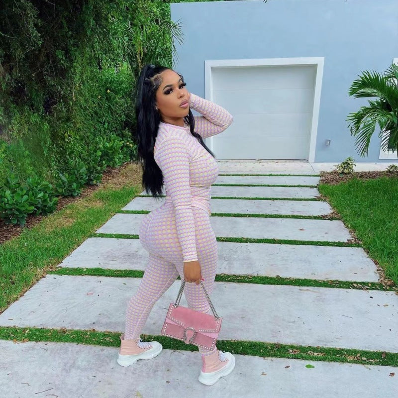 Conjunto de dos piezas de top y pantalones ajustados de manga larga con cuello redondo y estampado de talla grande para mujer