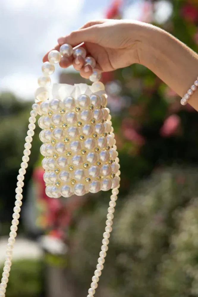 Bolso tipo cubo con perlas de Renate