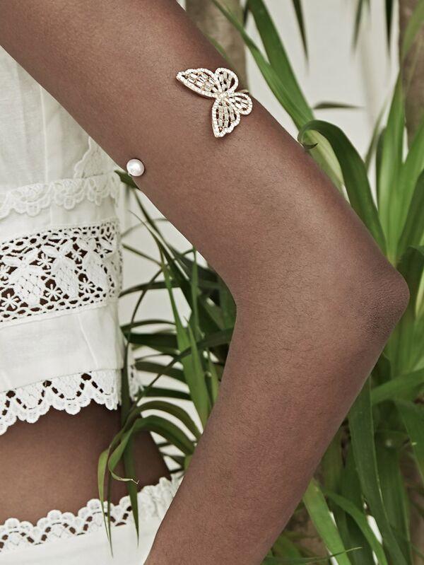 Rhinestone Butterfly & Faux Pearl Decor Cuff Bracelet 1pc for Women