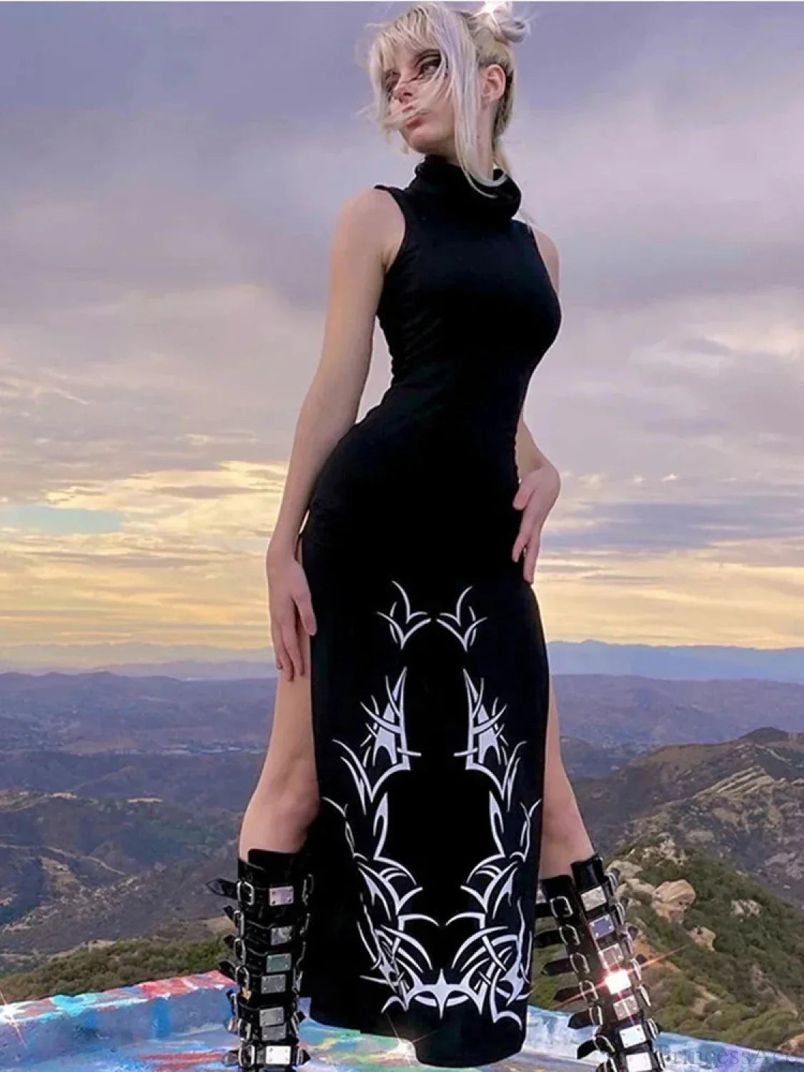 Sleeveless Mysterious Full-Length Dress