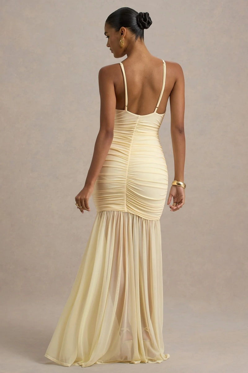 Vestido largo fruncido con escote pronunciado en color limón pálido