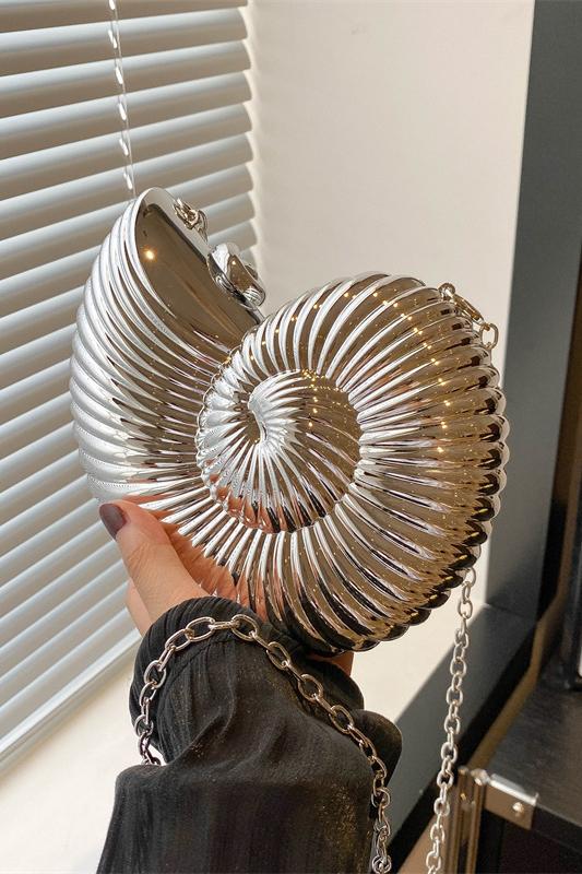 Bolso bandolera de acrílico con forma de caracol para noche de verano